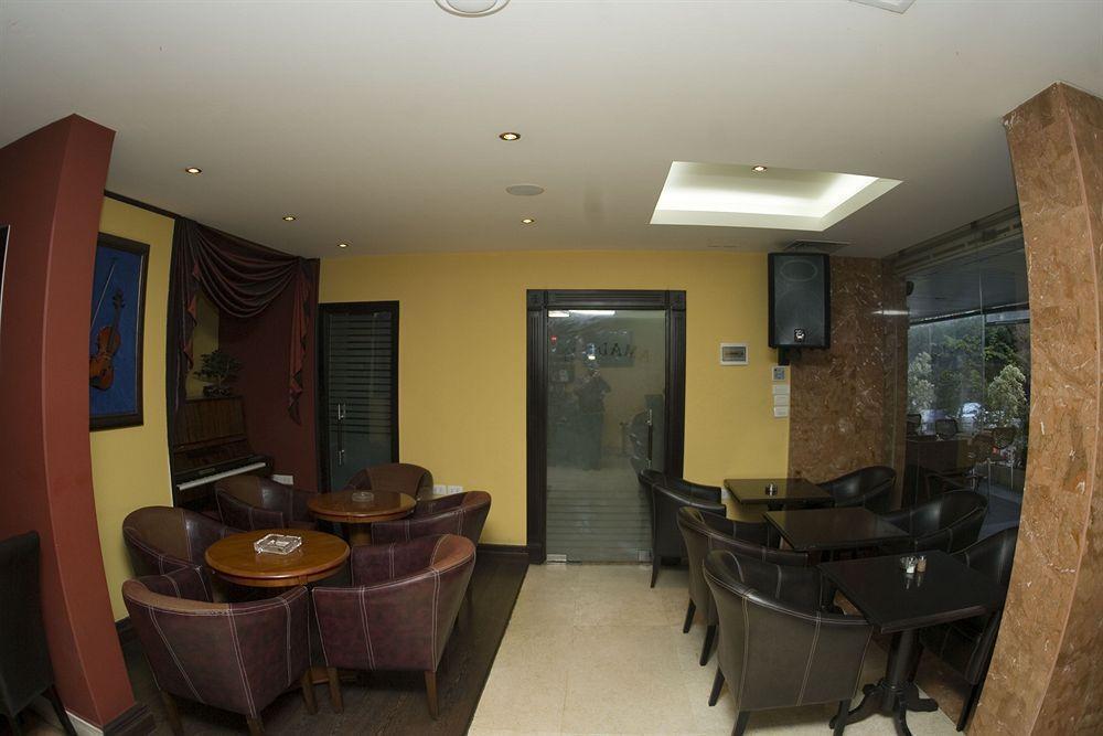 Mozart Hotel Beirut Exterior foto