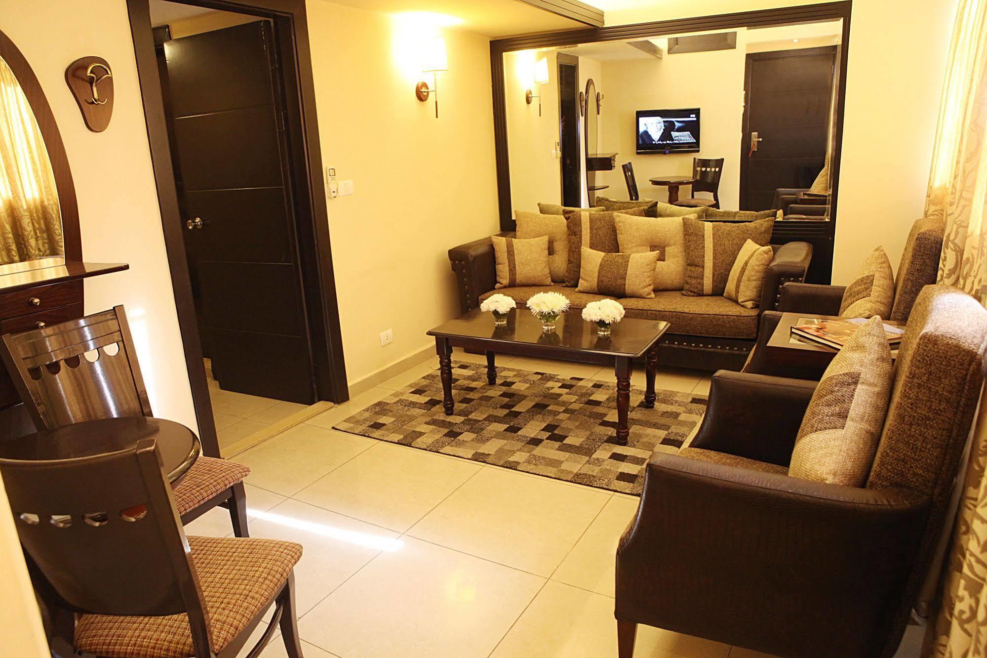 Mozart Hotel Beirut Exterior foto