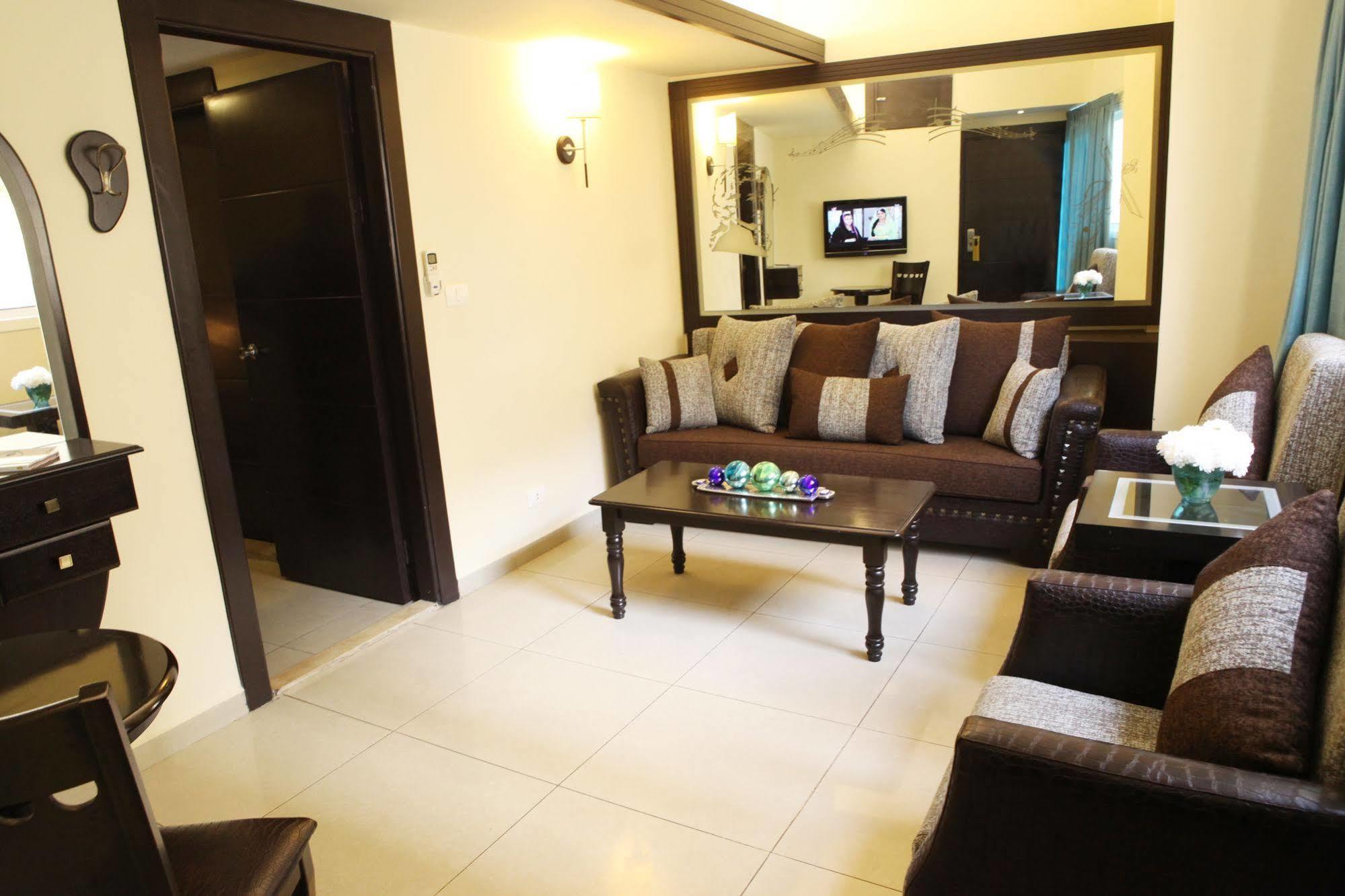 Mozart Hotel Beirut Exterior foto