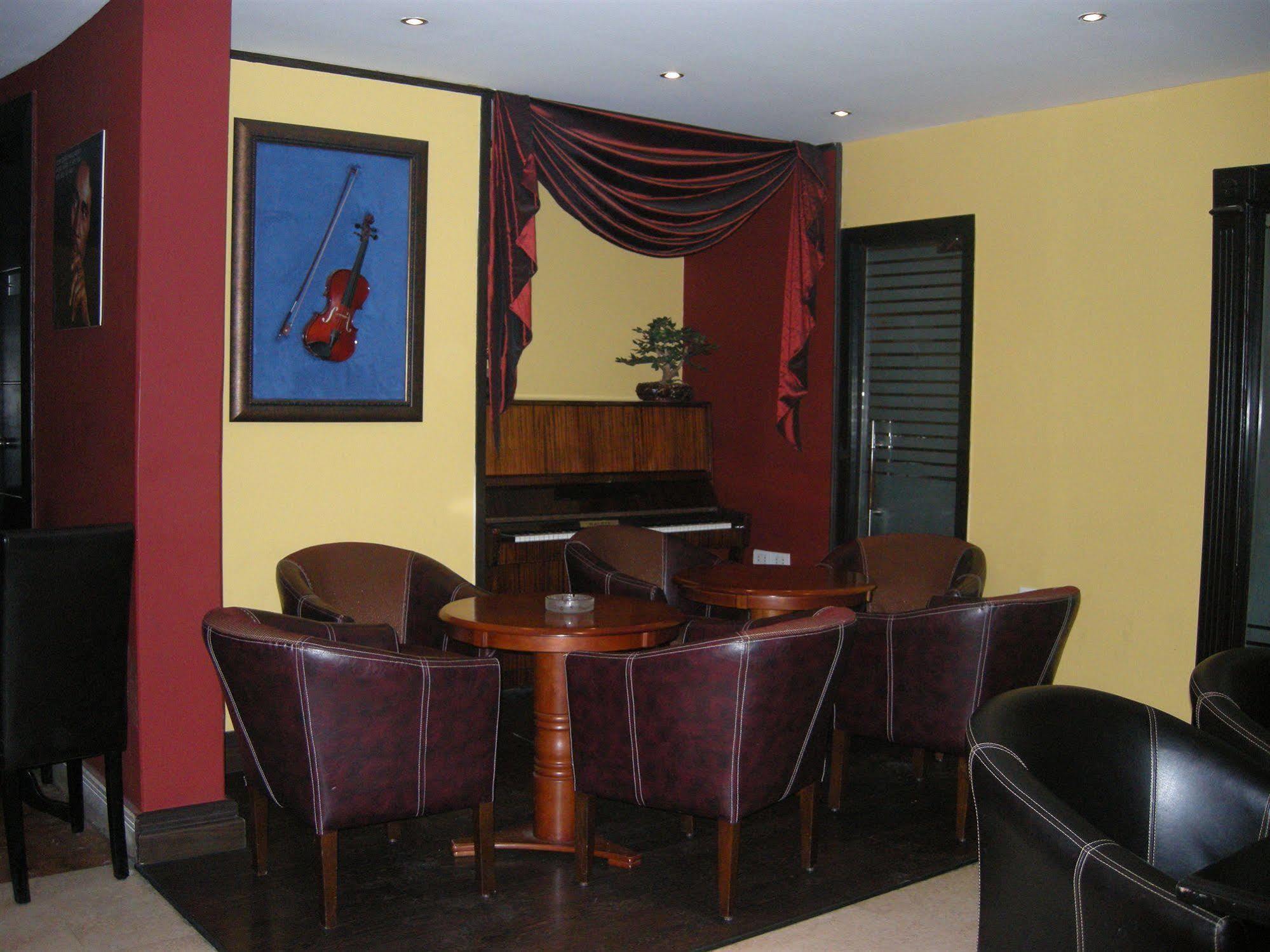 Mozart Hotel Beirut Exterior foto